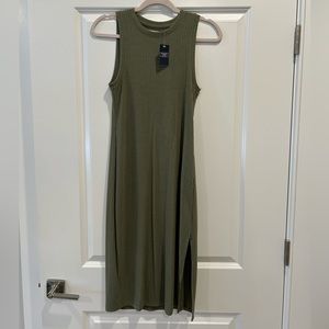 Abercrombie & Fitch Midi Ribbed Green Dress with slit. 💚